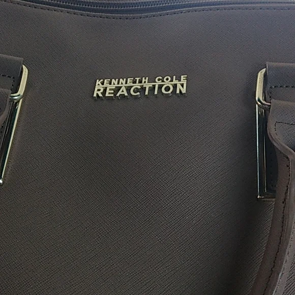 Kenneth Cole Reaction Leather Purse - Picture 3 of 4